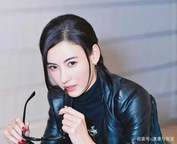 谢霆锋含泪首谈与张柏芝离婚后,13年来唯一后悔的事,为何让人心ǖ