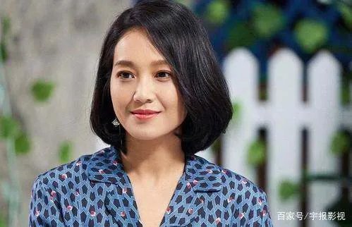 朱丹产后现身机场腰身粗壮,脸大到口罩遮不住身上大衣皱皱巴巴,你怎么看?