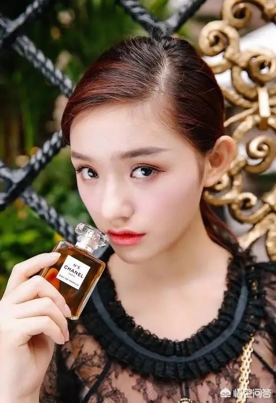 相比来说五官不是最精致的林允,为什么看起来反而更舒服?