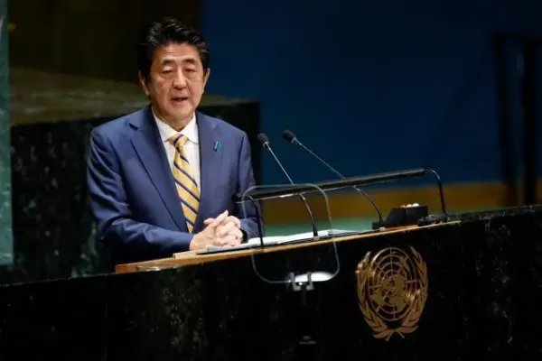 安倍晋三:霸占日本政坛多年,为何会因病卸任?