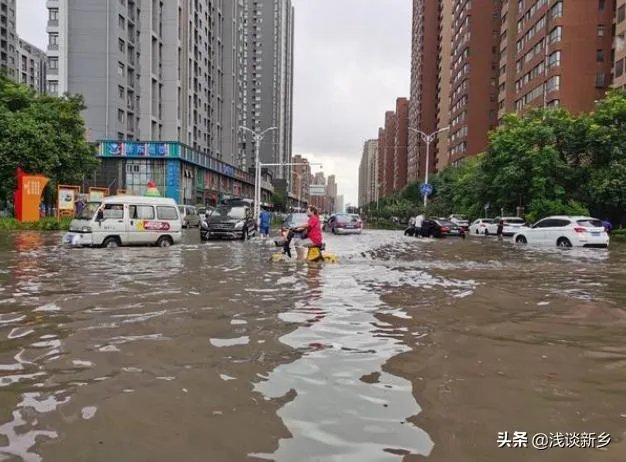 在新乡下大暴雨停车哪里比较安全?
