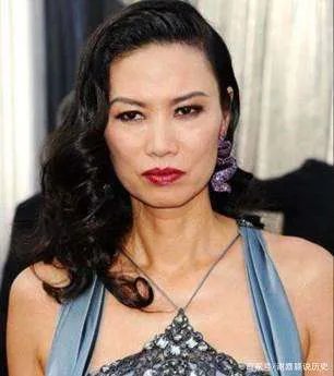 那个离婚分得百亿家产的邓文迪,如今过得怎么样了?