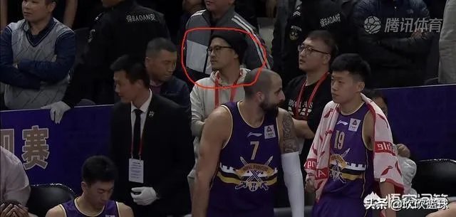 北控遭绝杀后,场边的杨毅难掩失落!他不是解说员吗?为什么不保持中立的态度呢?