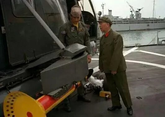 首艘国产航母下水，大家是不是和我一样心情十分激动？