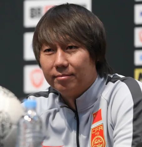 媒体:李铁已供出3名前国足球员,李铁为何会在这个节骨眼上被抓?