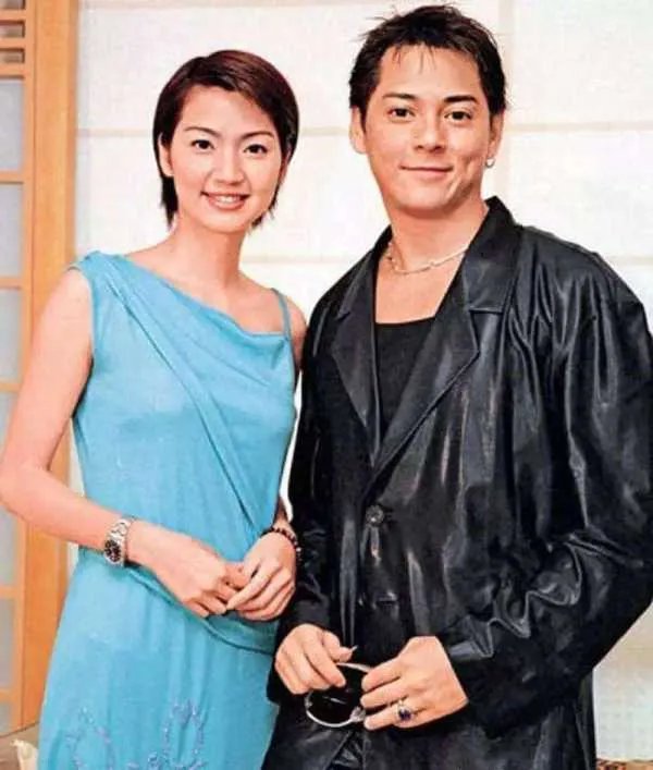 结婚12年,老妻少夫波折多,50岁的香港女星洪欣现状如何?
