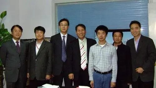 为什么魅族现在只见李楠不见黄章?