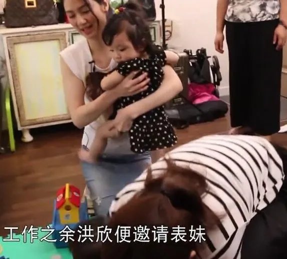 结婚12年,老妻少夫波折多,50岁的香港女星洪欣现状如何?