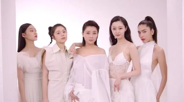 新版《粉红女郎》杀青,你们怎么看万人迷和哈妹的年龄差?