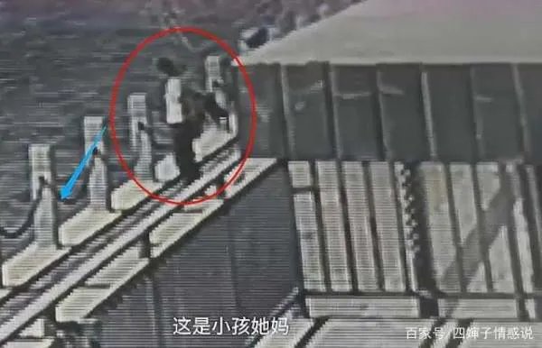 男孩骑车坠河,妈妈姥姥跳河救娃却溺亡!男孩已被好心人救起,你怎么看?