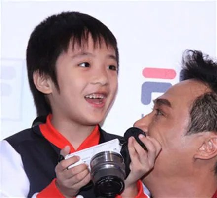 吴费曼眼睛受伤是什么原因? 真实情况陷入罗生门