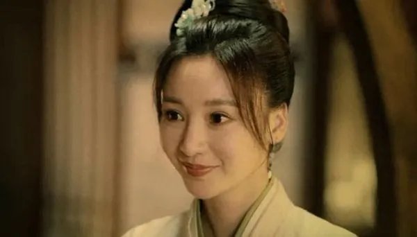 柳岩在《梦华录》中把男人扔进水里,为何网友希望扔的是包贝尔?