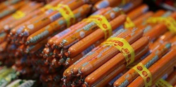 超市搞促销的时候,火腿肠为什么是成捆卖的?