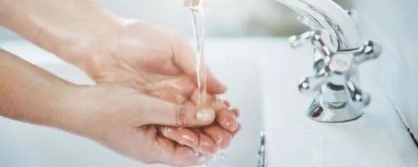 确诊夫妻没去疫区在公厕被传染,如何避免公共场所感染?
