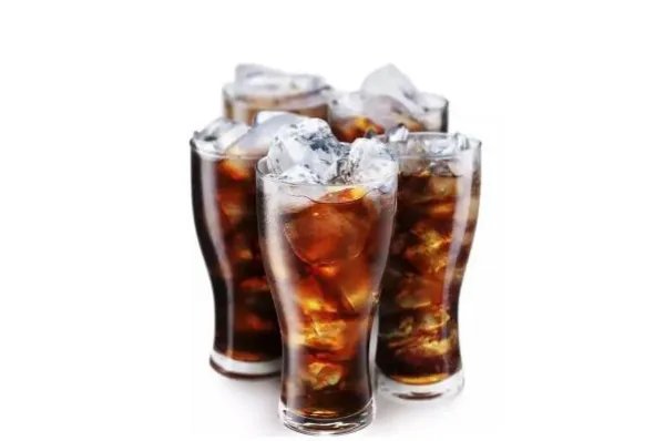 研究发现喝无糖碳酸饮料更易发胖,这种饮料中的什么成分更容易让人发胖?